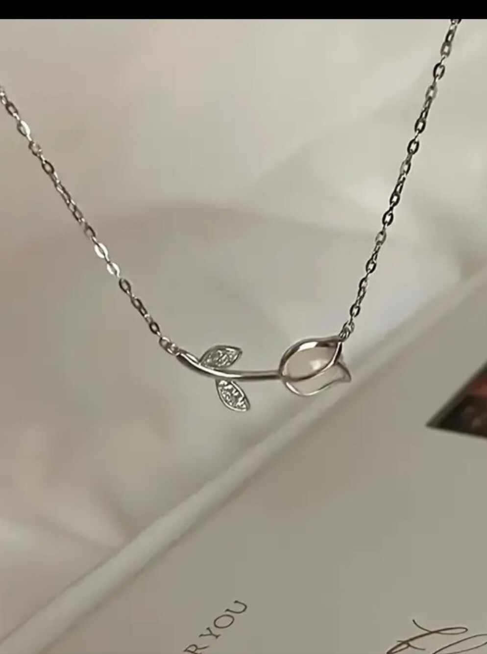 5/10🍀 Rose Pendant Necklace